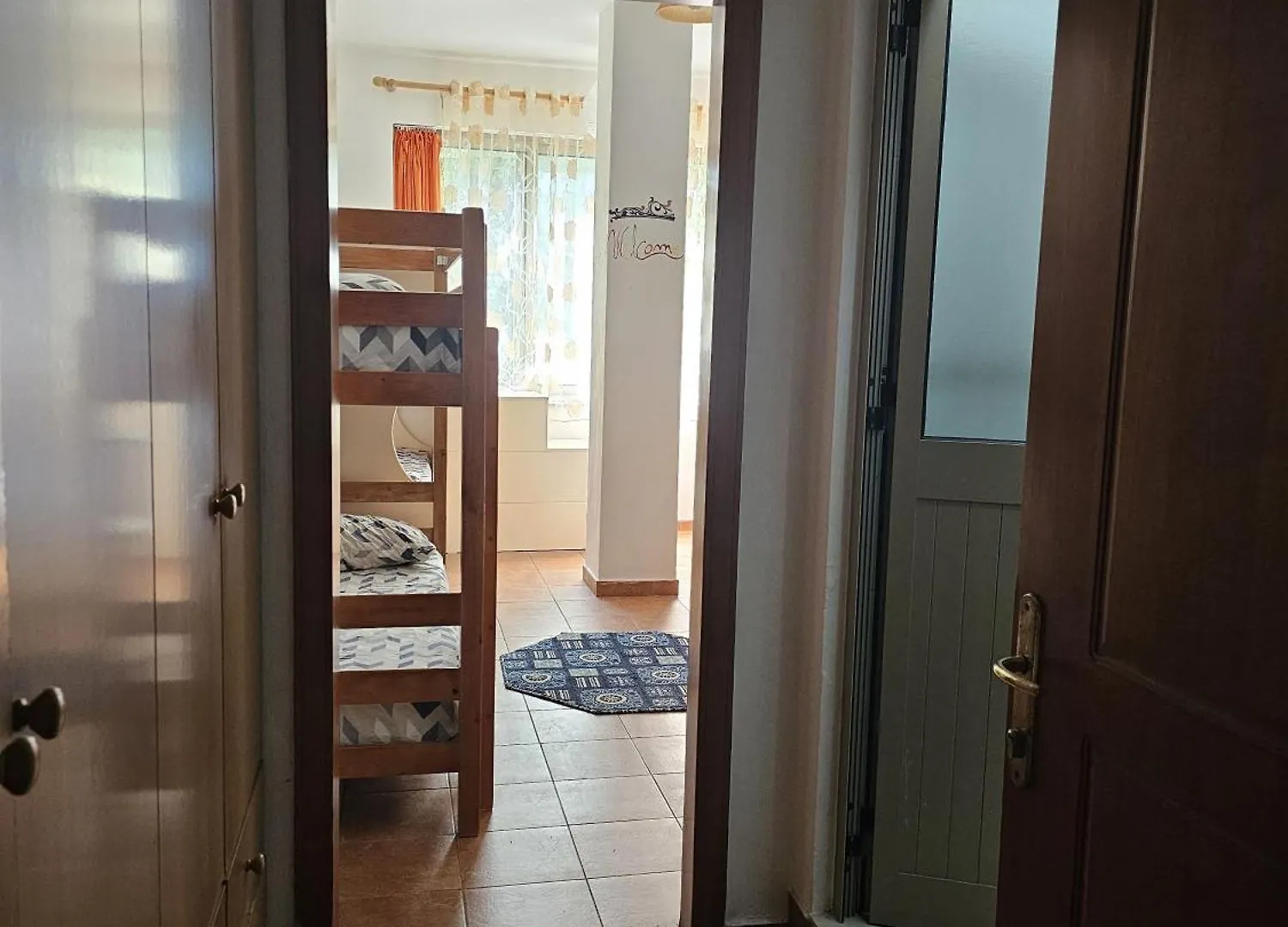 Traveler Hostel 2 Szkodra
